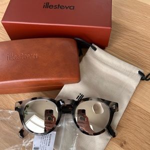Illesteva Leonard white tortoise silver mirror sunglasses